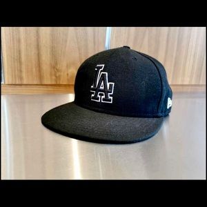 Black LA Dodgers 7.5